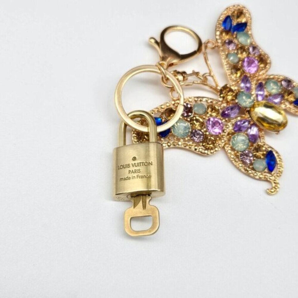 LV Gold Padlock & Key 🔒 Authentic Louis Vuitton Bag Unbranded Butterfly Charm - Picture 4 of 9